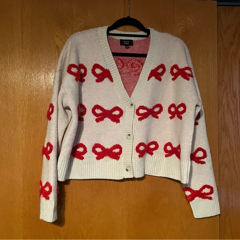 VIci cream with red bow cropped sweater size medium
